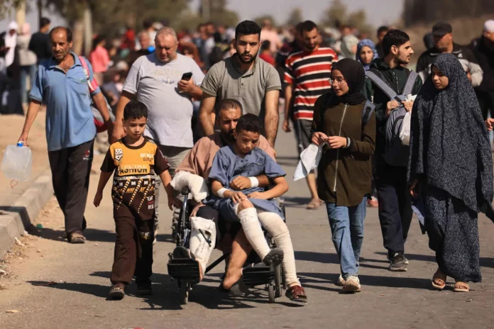 Palestinians families fleeing Gaza City and other parts of northern Gaza towards the southern areas