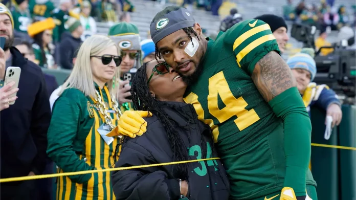 Simone Biles celebrates husband Jonathan Owens' first NFL touchdown